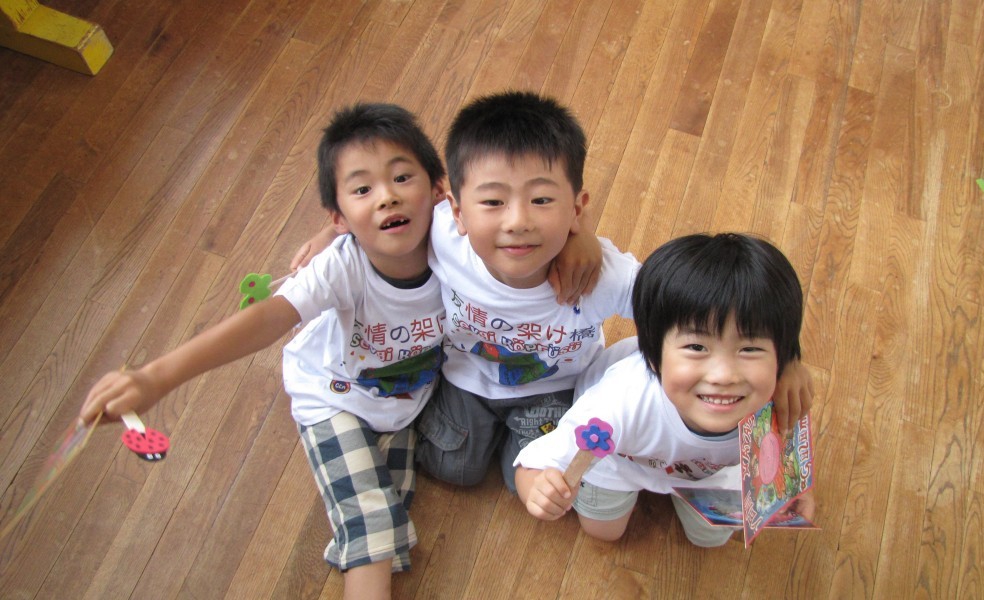 Трое детей из Японии